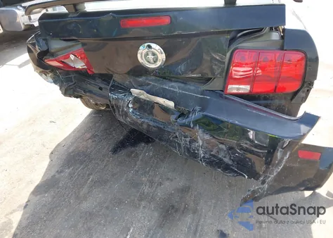 2008 Ford Mustang z USA, uszkodzony, nr VIN 1ZVHT80N985155422